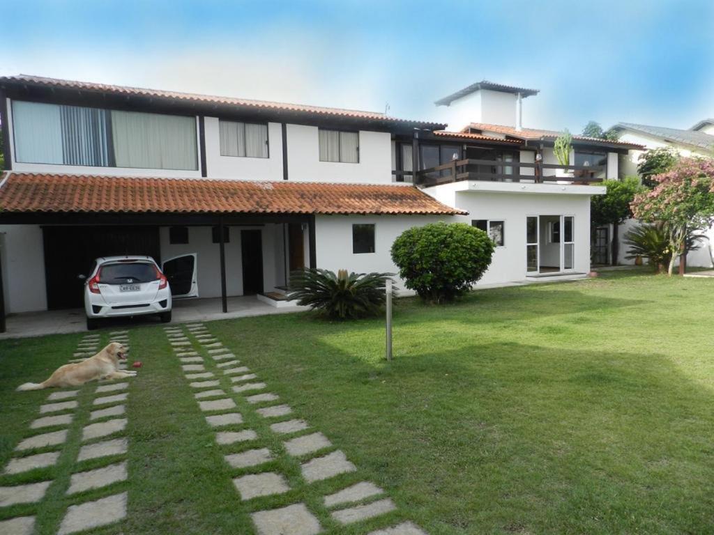  Casa de luxo em frente à praia de Itaúna