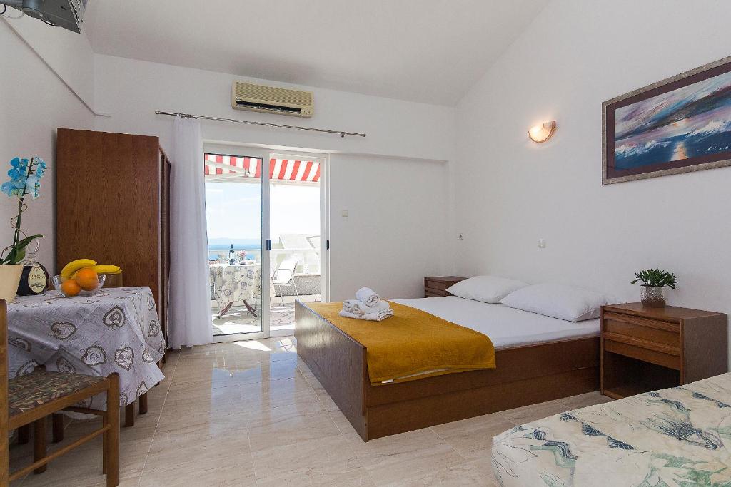 Postel nebo postele na pokoji v ubytování Apartments Erceg