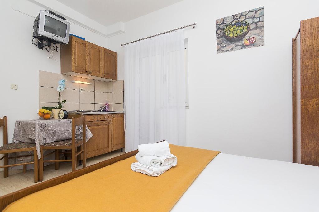 Postel nebo postele na pokoji v ubytování Apartments Erceg