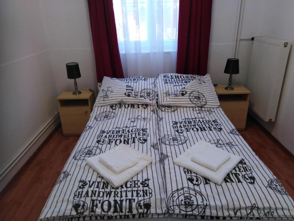 Postel nebo postele na pokoji v ubytování Arinza Apartman Vendégház