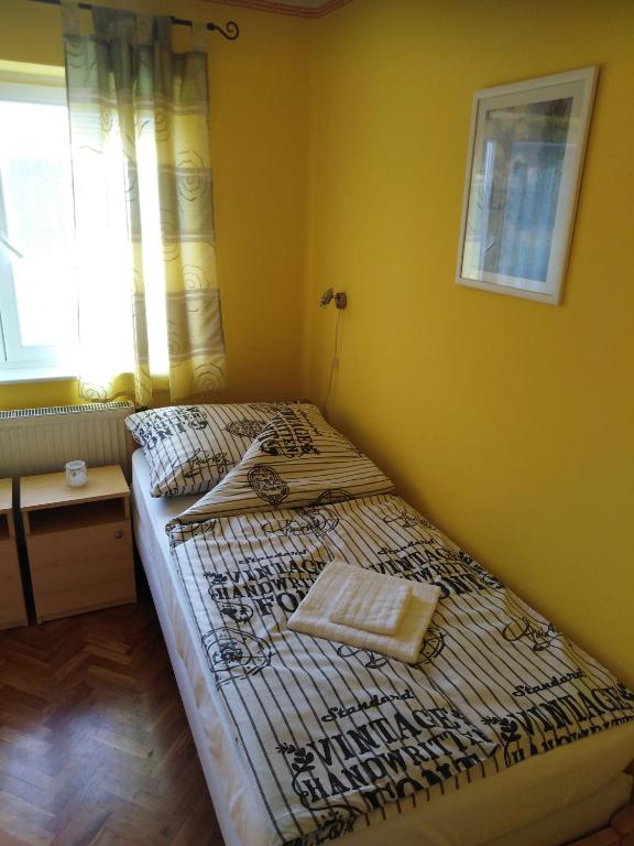 Postel nebo postele na pokoji v ubytování Arinza Apartman Vendégház