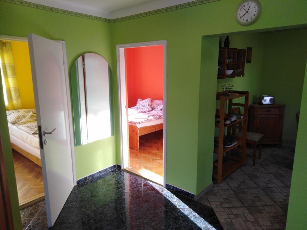 Postel nebo postele na pokoji v ubytování Arinza Apartman Vendégház