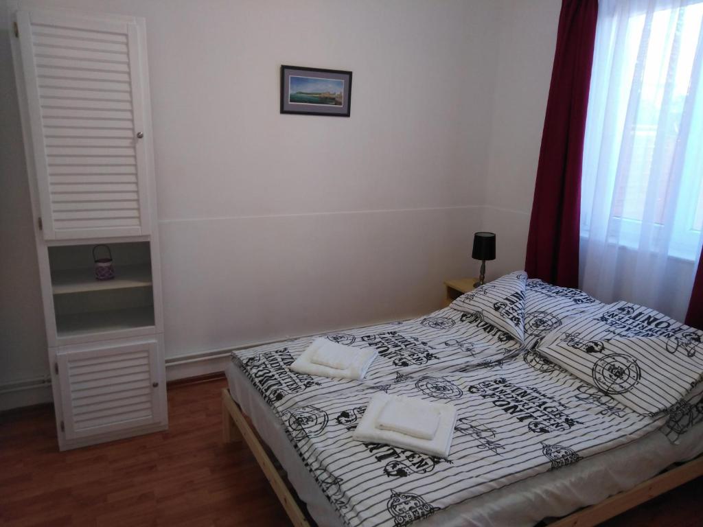 Postel nebo postele na pokoji v ubytování Arinza Apartman Vendégház