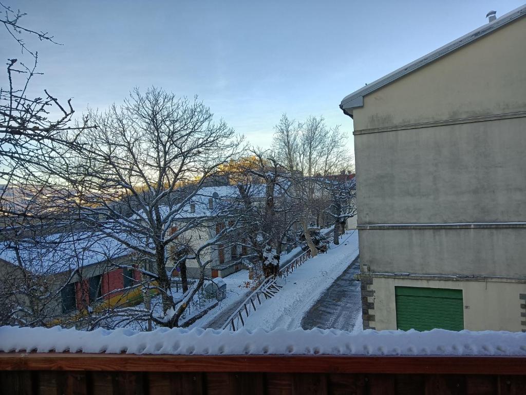 Zdjęcie z galerii obiektu Bilocale Gran Chalet Montecreto w mieście Montecreto