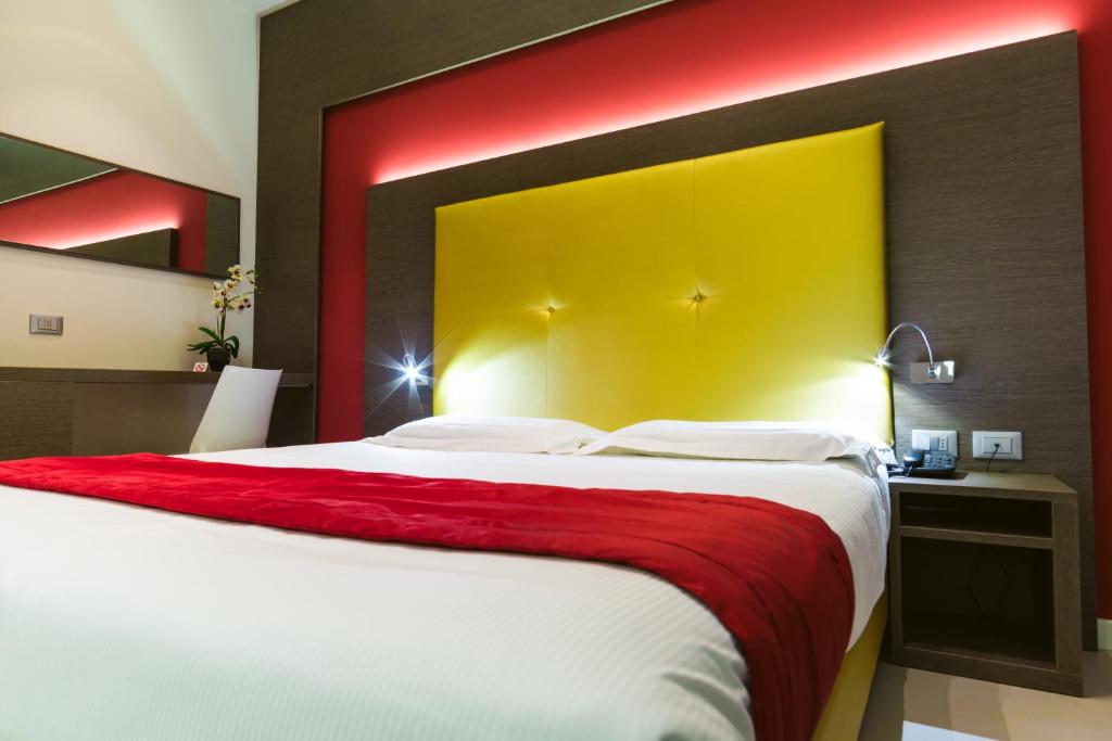 Postel nebo postele na pokoji v ubytování Hotel Calaluna