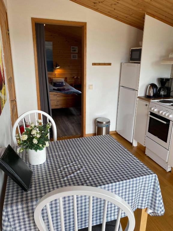 Kuchyň nebo kuchyňský kout v ubytování Rusthållaregården i Edenryd