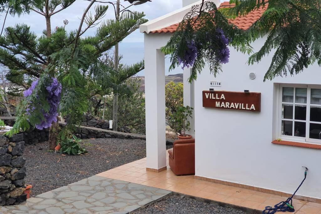 フロンテーラにあるCasa Villamaravilla I, Isla de El Hierroの建物の前にあるヴィラ・マルガリータの看板