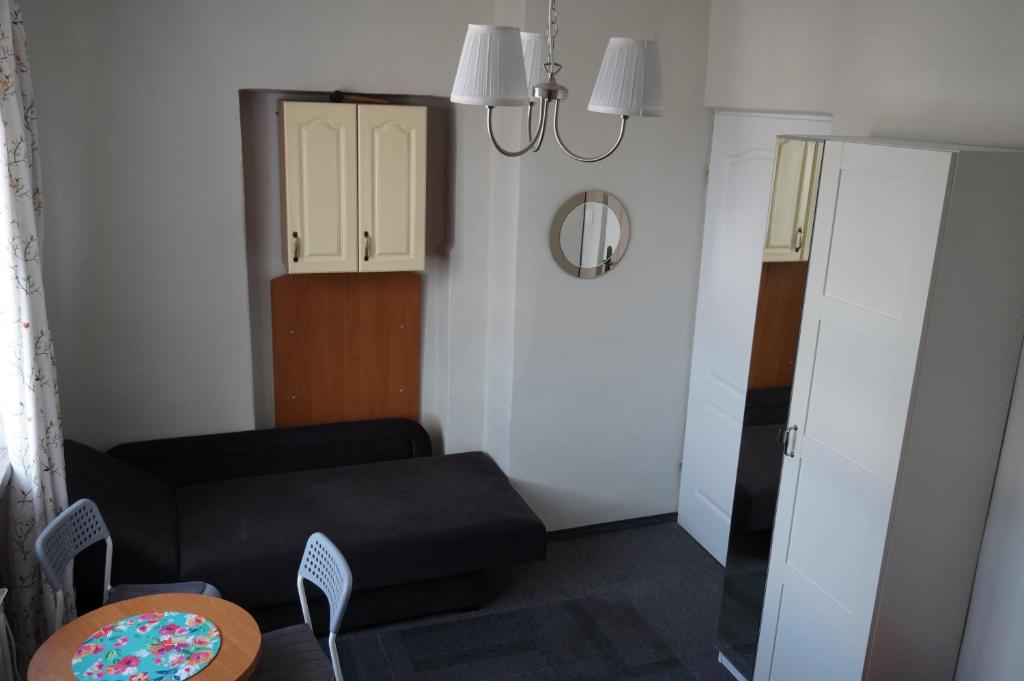 Pokoje gościnne - Driepersoonskamer Met Gedeelde Badkamer