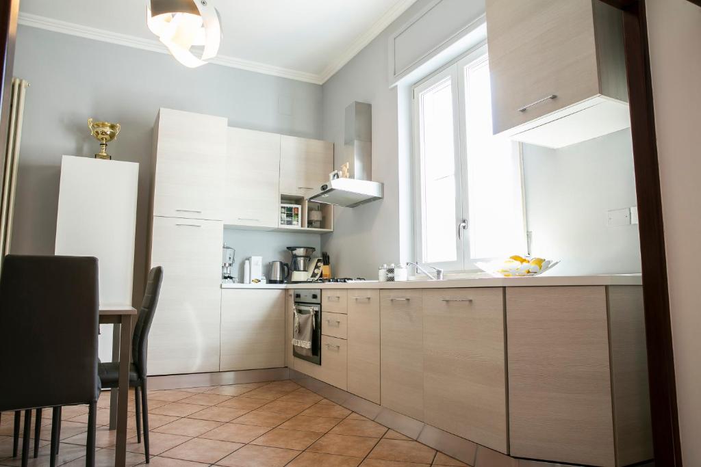 Kuchnia lub aneks kuchenny w obiekcie Gioviale House Pescara