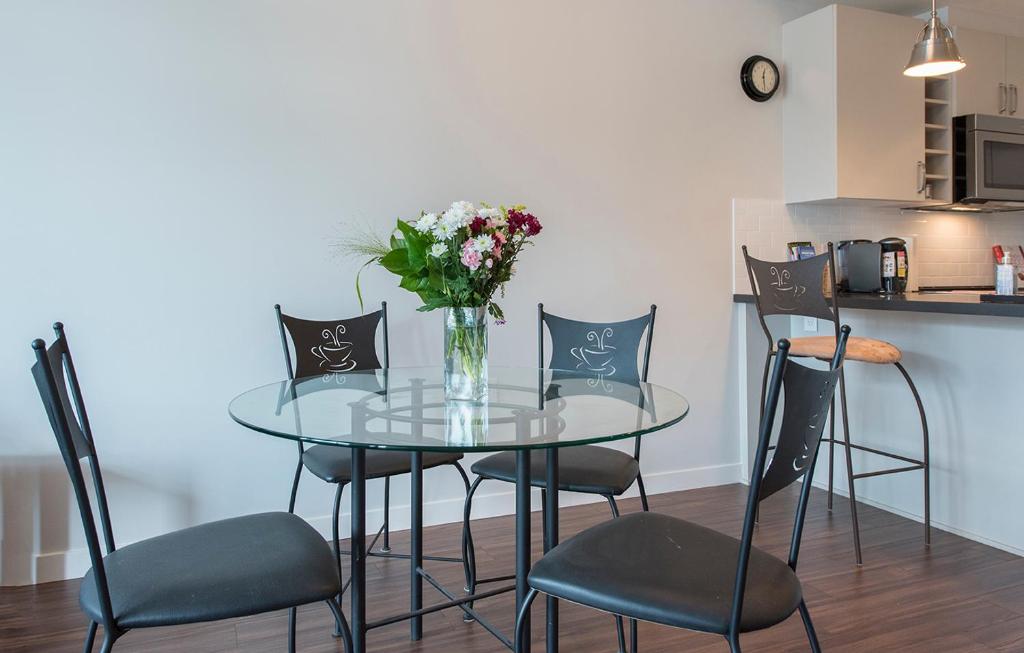 Lower Lonsdale Aprtment - Housity