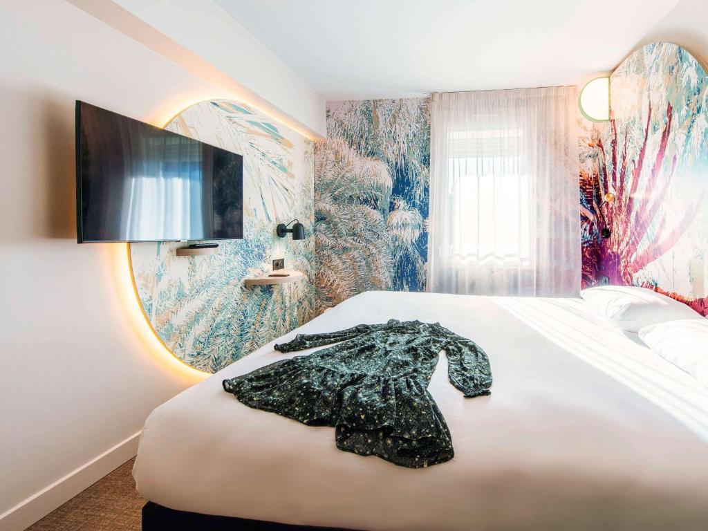 Postel nebo postele na pokoji v ubytování ibis Styles Antibes