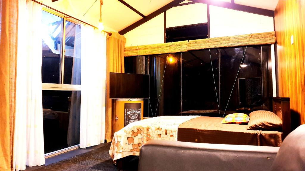 Postel nebo postele na pokoji v ubytování Kithul Cottage