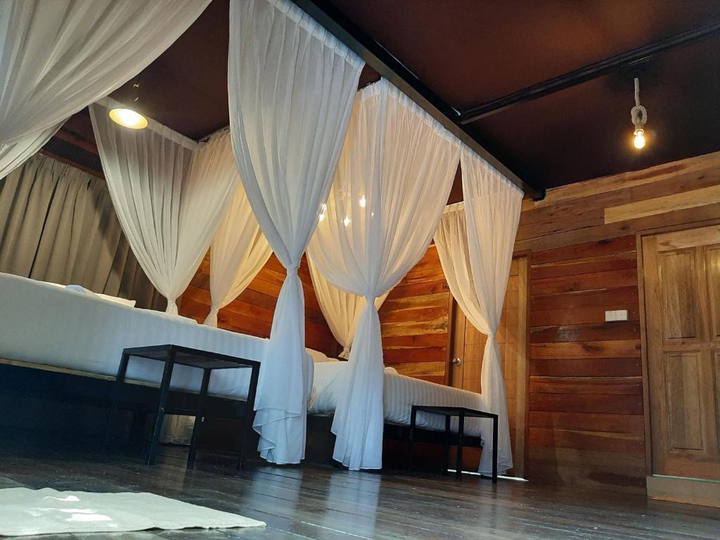 Utan Teluk Nipah - Quadruple Room With Balcony