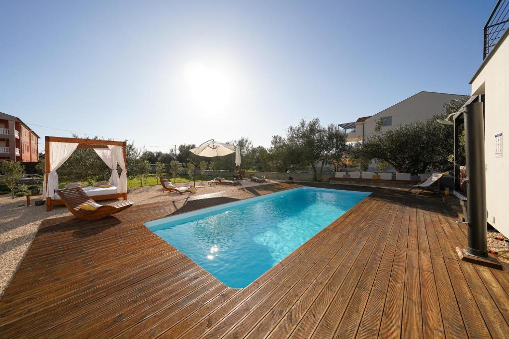 Villa Suncica with Heated Pool, Jacuzzi and Bikes near Zadar