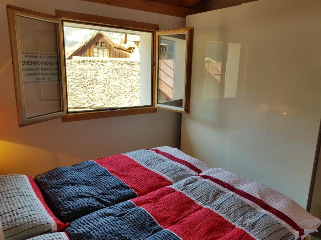 Cama o camas de una habitación en Neuwertige 3 ½ Zimmer-Wohnung in Zillis/Andeer