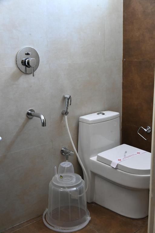 Koupelna v ubytování ADVAITHA RESIDENCY