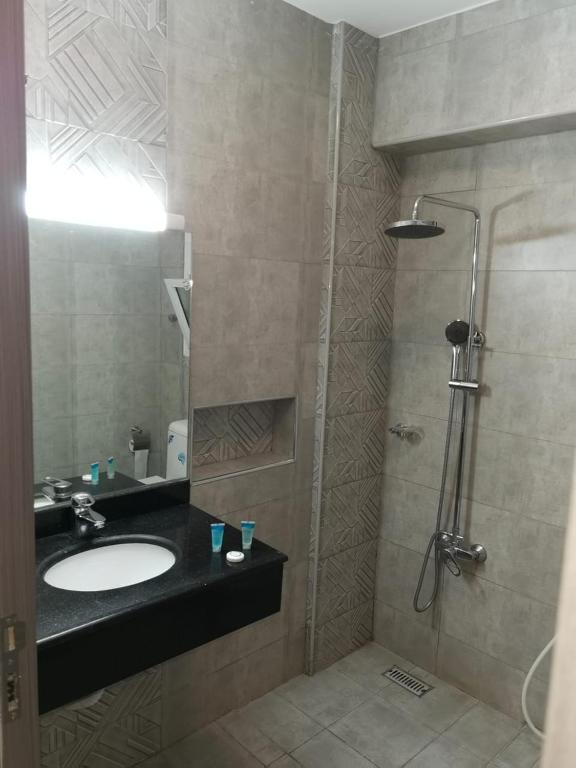 Koupelna v ubytování Al Ghubrah Plaza Hotel