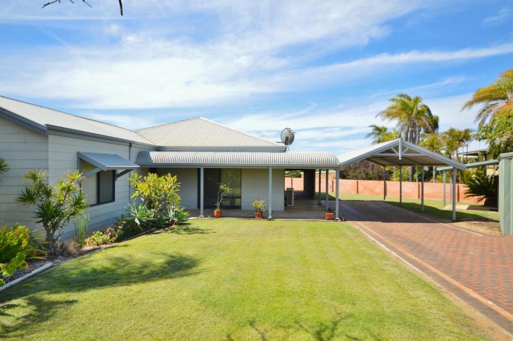 Ocean Pearl Retreat - Kalbarri, WA - Housity