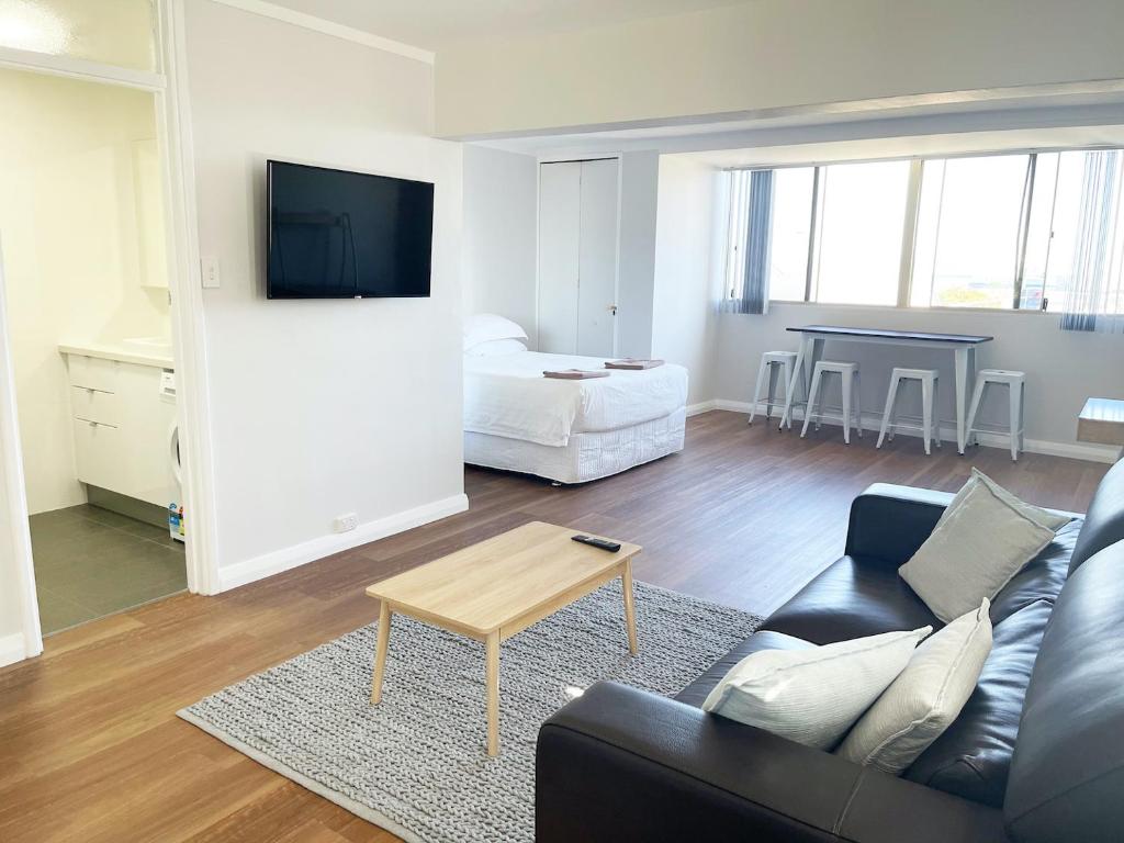 Studio 101 First floor Fremantle studio apartment, Fremantle (updated