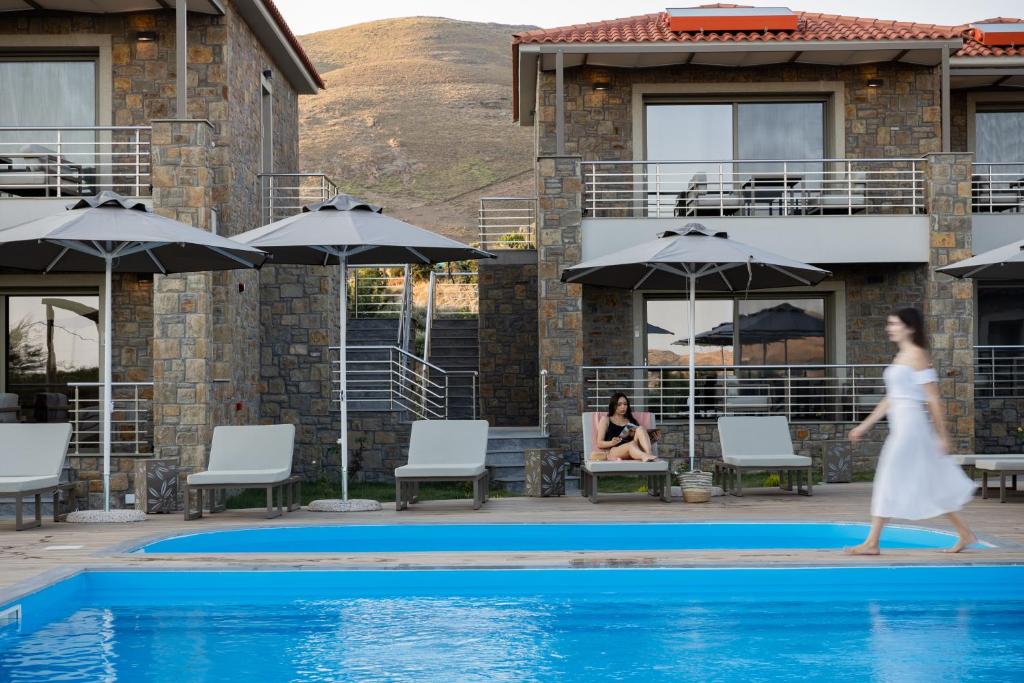 The swimming pool at or close to Costa D' Ifesto