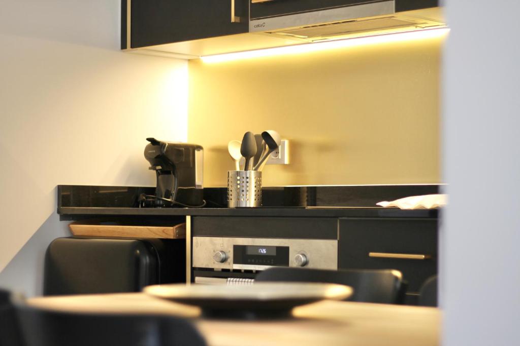 A kitchen or kitchenette at Atic Port Experience