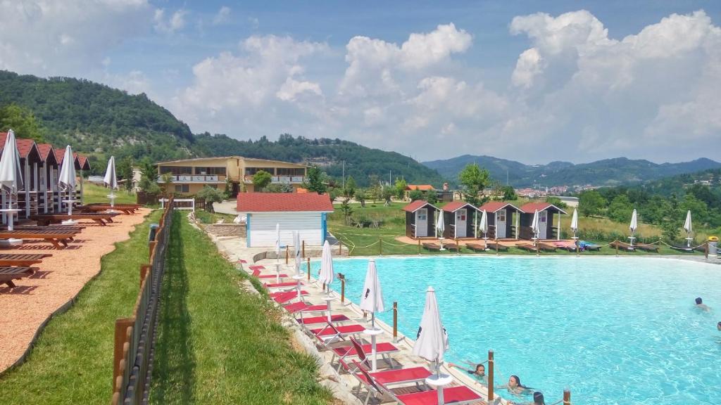The swimming pool at or close to Relais Black Horse