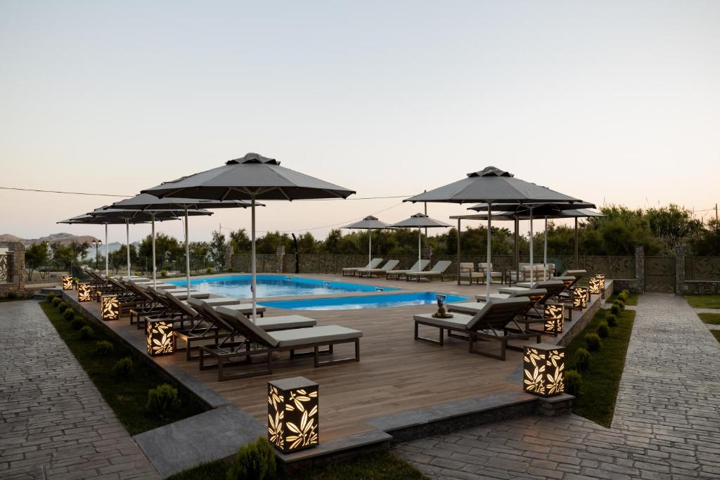 The swimming pool at or close to Costa D' Ifesto
