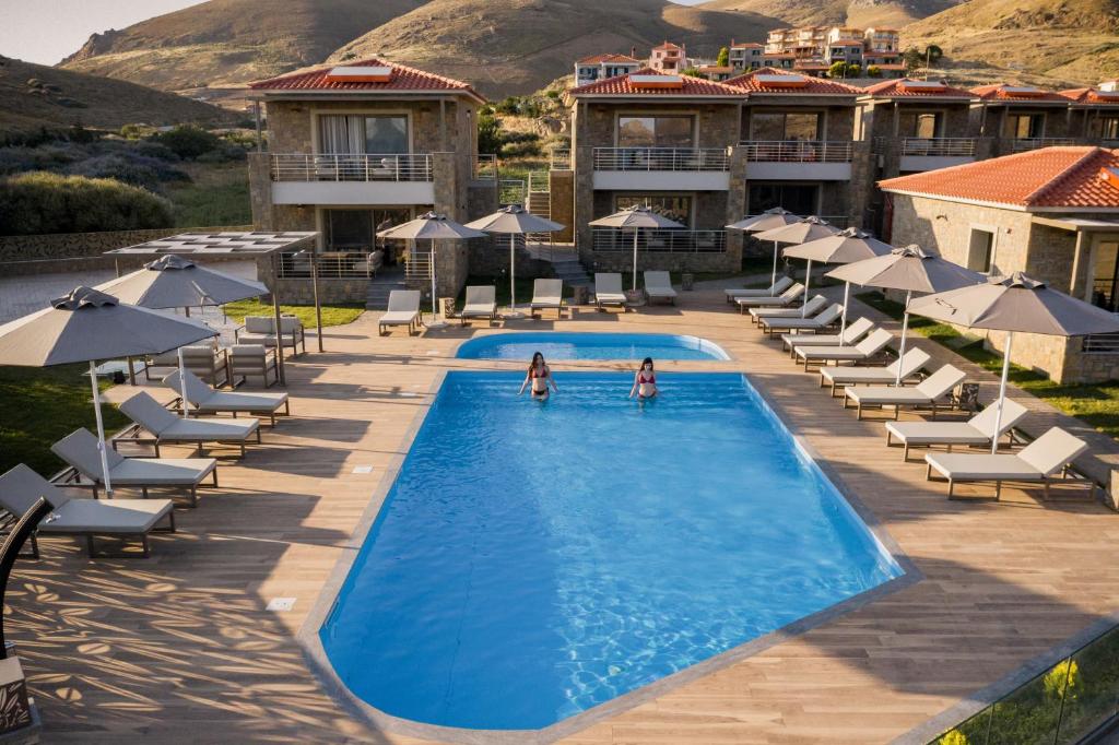 The swimming pool at or close to Costa D' Ifesto
