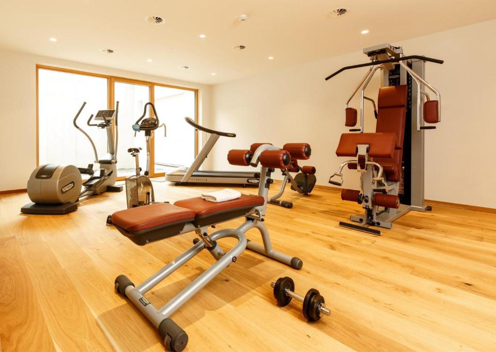 Fitness centrum a/nebo fitness zařízení v ubytování Lechquell Hotel Post