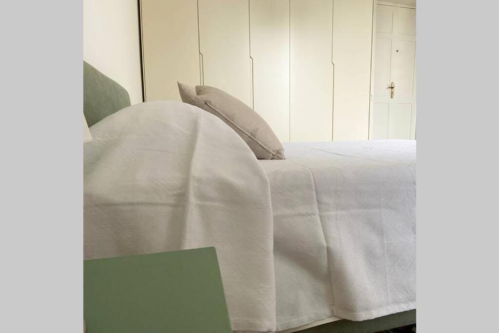 A bed or beds in a room at Designer Apartment