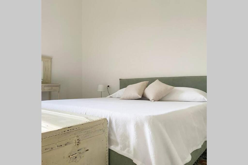 A bed or beds in a room at Designer Apartment