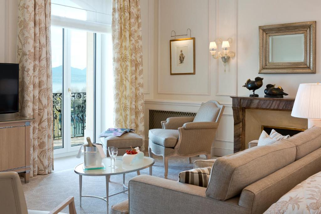 TV a/nebo společenská místnost v ubytování Beau-Rivage Palace