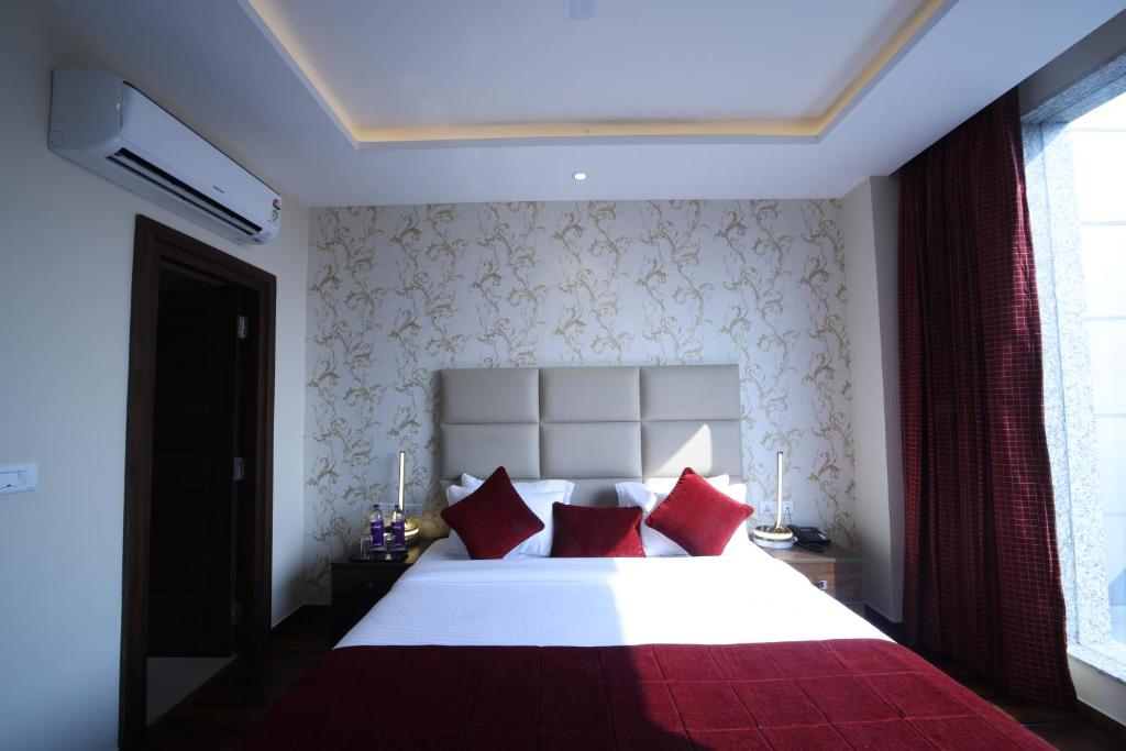 Hotel The Vilana A Unit of JG Developers Rishikesh - Double Double Double Room