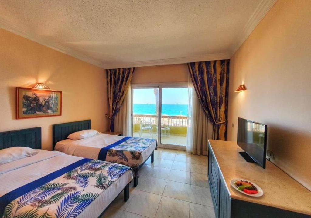 Postel nebo postele na pokoji v ubytování Palm Beach Resort Families and Couples only