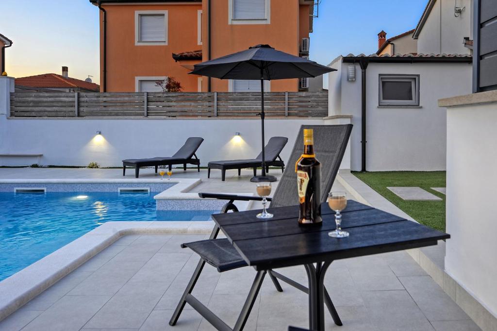 Bazén v ubytování Casa Tara Three-Bedroom Holiday Home nebo v jeho okolí