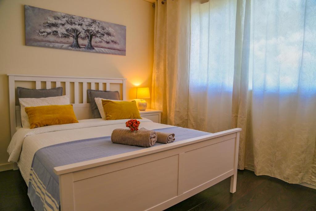 a bedroom with a large white bed with a window at Bom dia Parque Nações Lisboa W in Lisbon