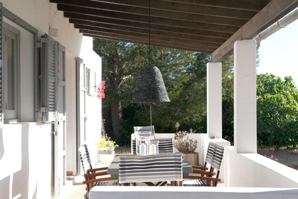 A balcony or terrace at Comfortable House in Formentera with Garden and Terrace