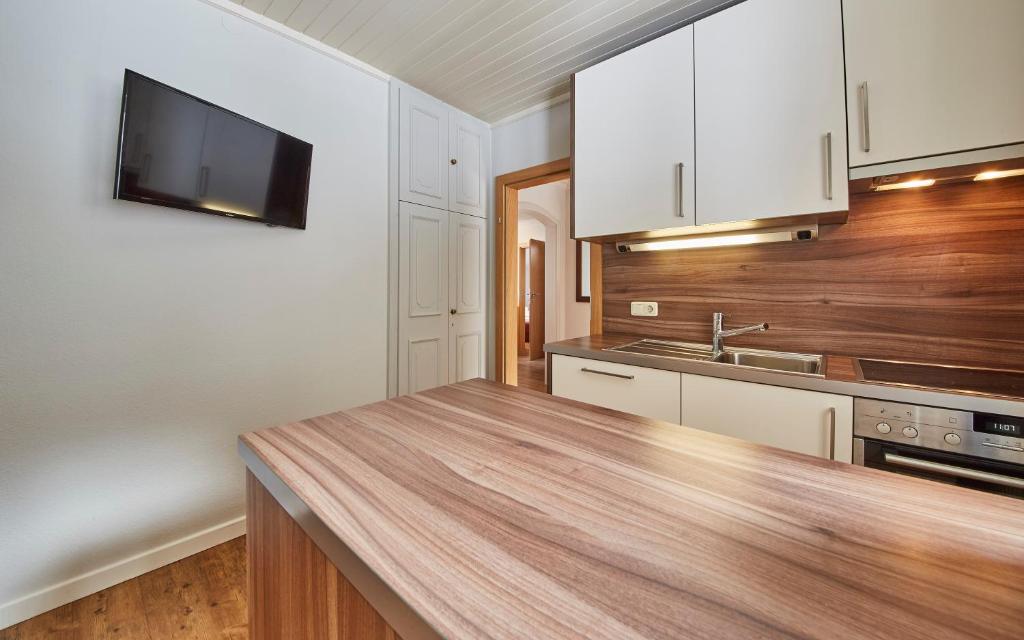 Kuchyňa alebo kuchynka v ubytovaní Hüttl Relax Appartements