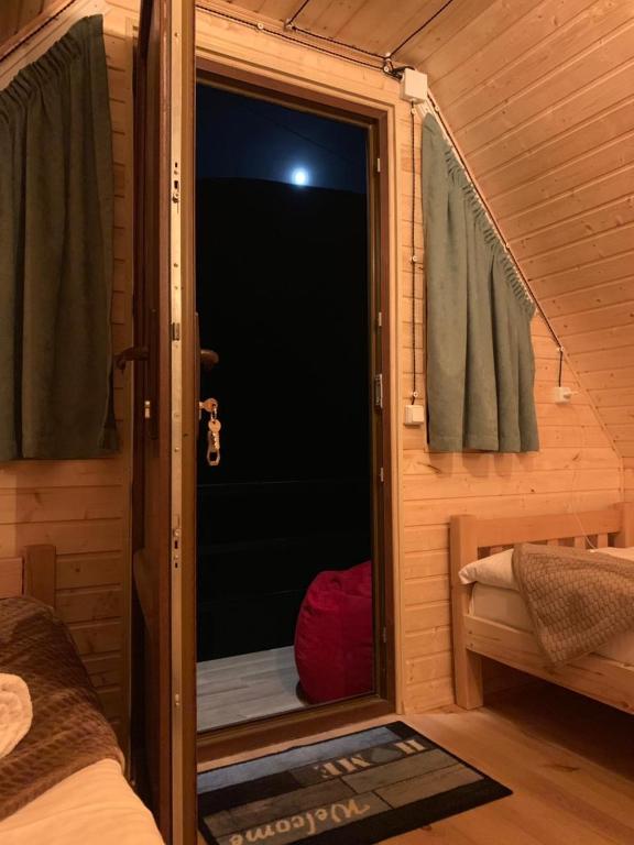 Postel nebo postele na pokoji v ubytování Cottage in Juta