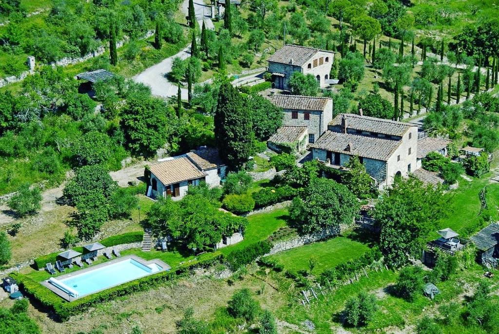 an aerial view of a house with a swimming pool at Celle di lecchi nel Chianti in San Sano