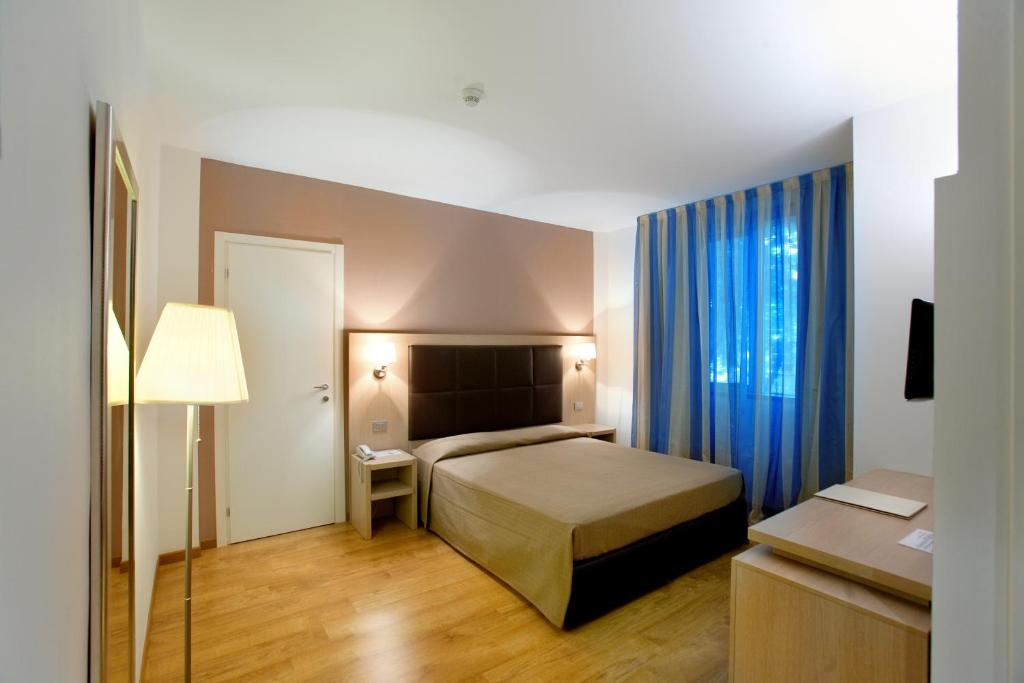 Postel nebo postele na pokoji v ubytování Hotel Michelangelo