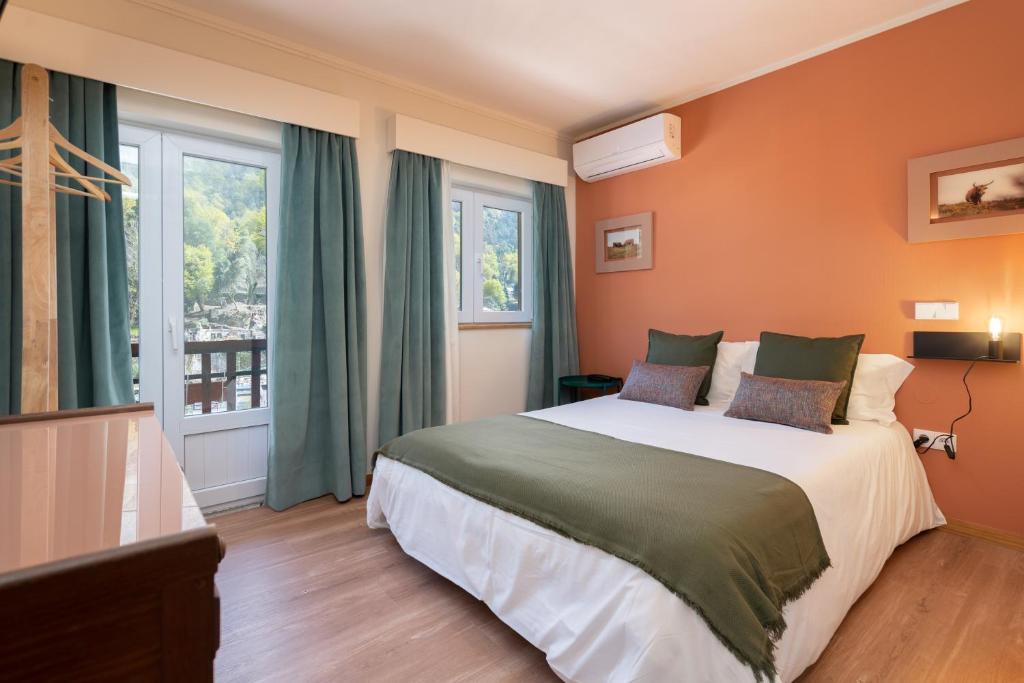 Postel nebo postele na pokoji v ubytování Hotel Carvalho Araujo