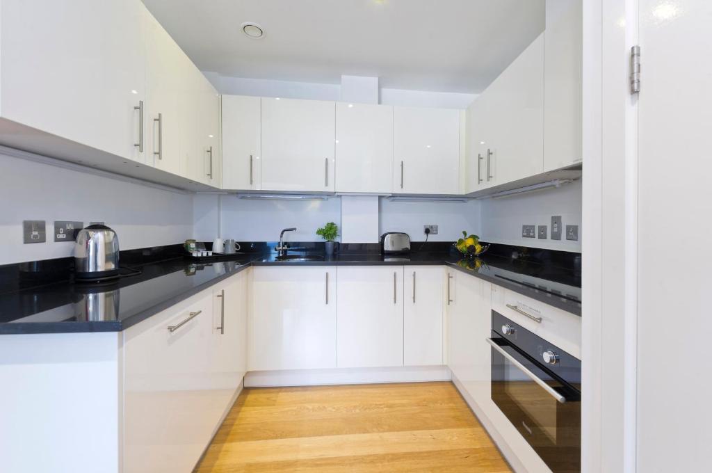 Red Lion Court by City2Stay - One Bedroom - Lower Ground Floor