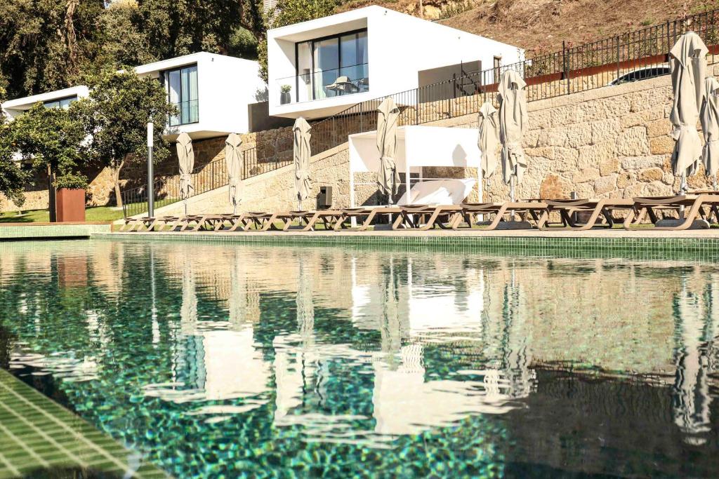 A piscina em ou perto de Portovella Lodges & Bungalows