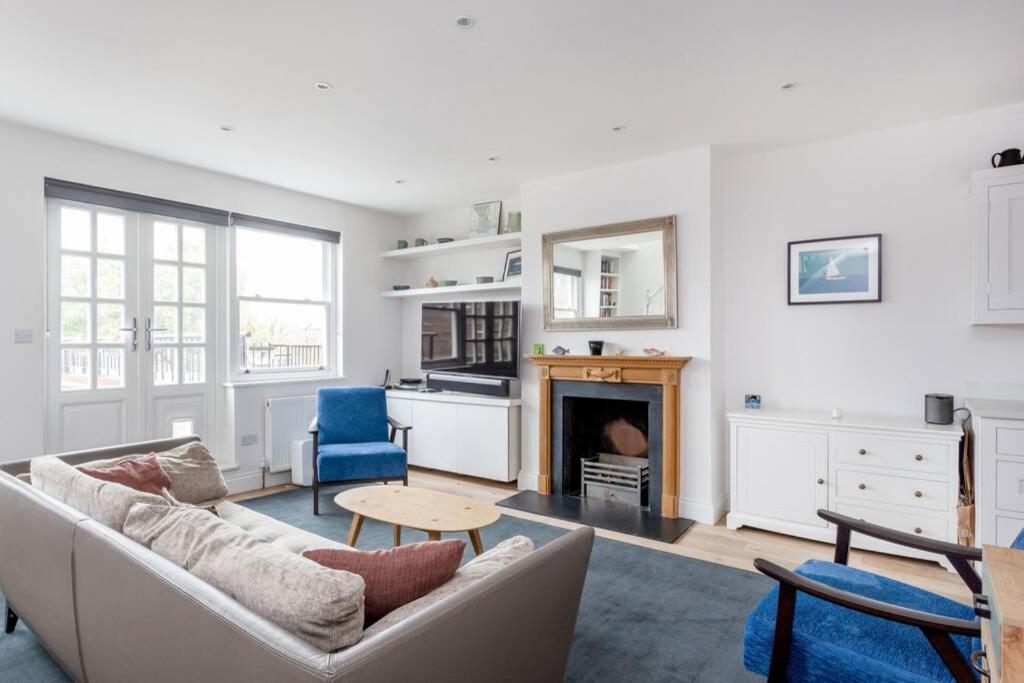 NEW - Fantastic 1bed with terrace in Fulham