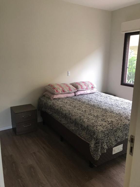  Apto 2 dormitorios ideal para férias e viagem 350 mts do mar.