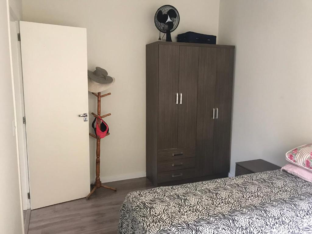 Apto 2 dormitorios ideal para férias e viagem 350 mts do mar.