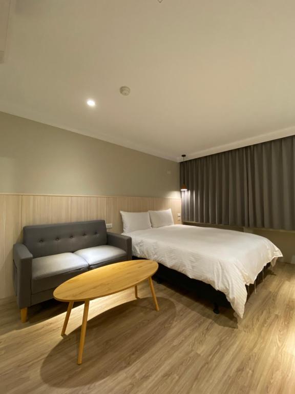 Postel nebo postele na pokoji v ubytování Yoshi Hotel - Tainan Station Branch