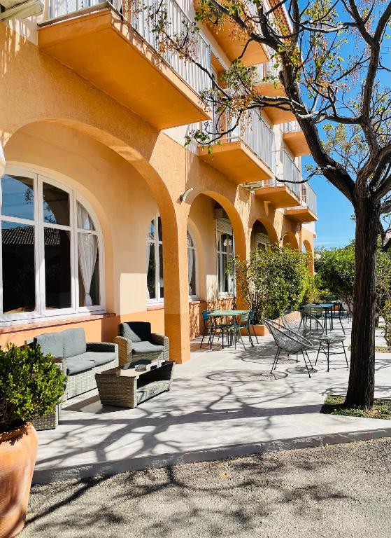 Budova, kde se hotel nachází