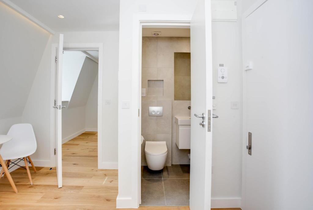 Koupelna v ubytování StayPrime Kensington Serviced Apartments